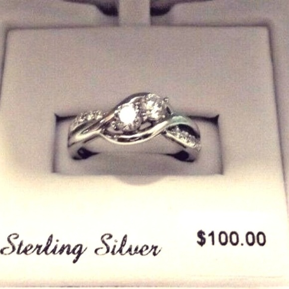 DIAMONNLUXE Jewelry - STERLING SILVER BY DIAMONNLUXE SIZE 7